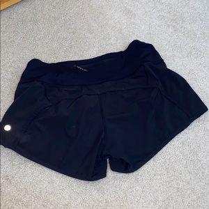 black lululemon shorts